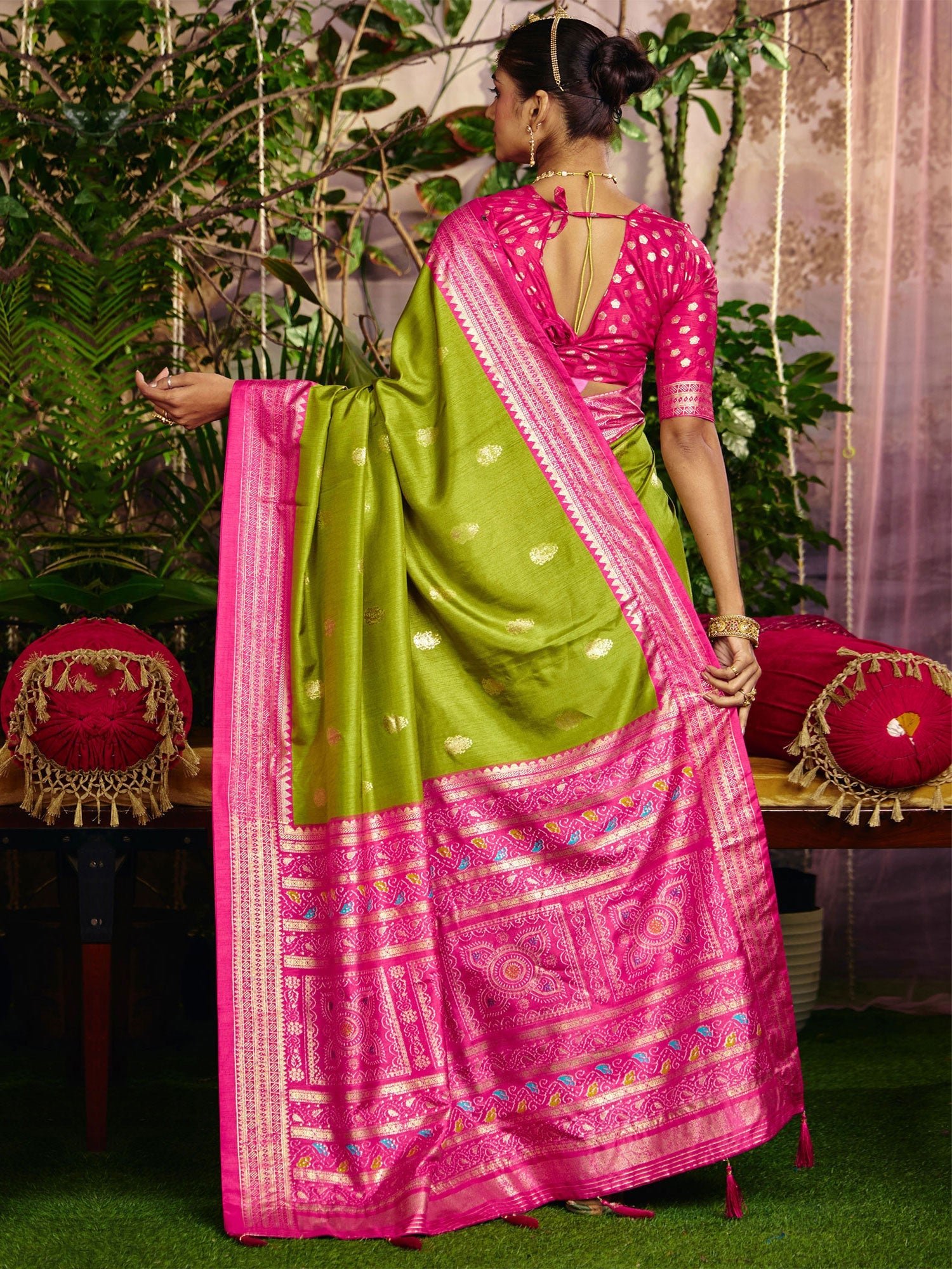 Green Festive Wear Silk Saree With Blouse